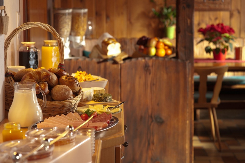 brasserie-LE LUC-min_breakfast_buffet_food_restaurant_meal_hotel_plate_fresh-718745